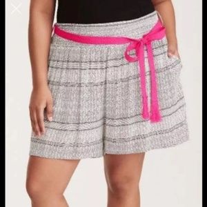 Torrid Black White Print Shorts Plus Size 2X New